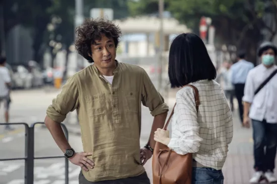 《泄密者》“危境情长”海报全球首发经典港片组合“敢拍”重聚