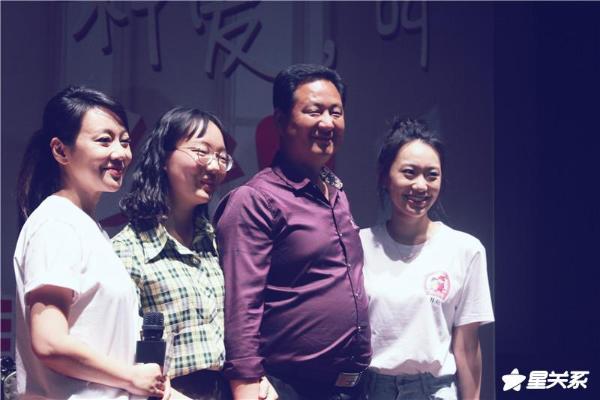 《我是你妈》母亲节温情上映 郑州路演闫妮邹元清狂秀“母女恩爱”