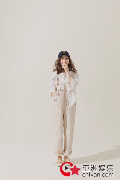 范玮琪写真大片曝光 知性优雅诠释不一样的浪漫