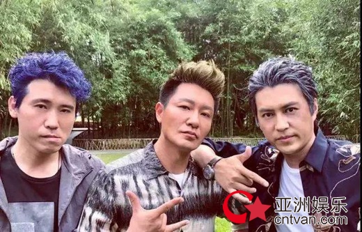 靳东杀马特造型曝光 你的儒雅老干部形象去哪里了?