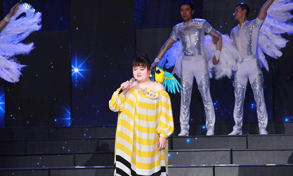 陈嘉佳《星光大道》与李明启热情相拥 用心演绎被赞拥有表演天赋