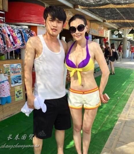 萧淑慎与小15岁老公自拍合影曝光