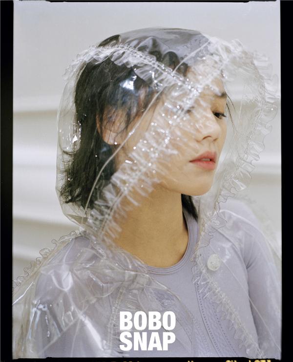 马思纯最新时尚大片曝光锁骨配红唇神秘撩人