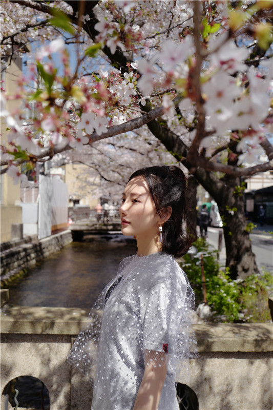 肖雨雨曝唯美樱花写真少女气满满成最美风景