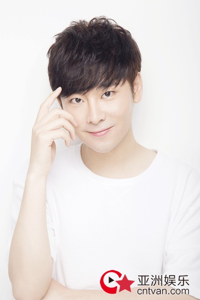 《莽荒纪》李政宇阳光写真曝光 清爽帅气诠释暖男魅力