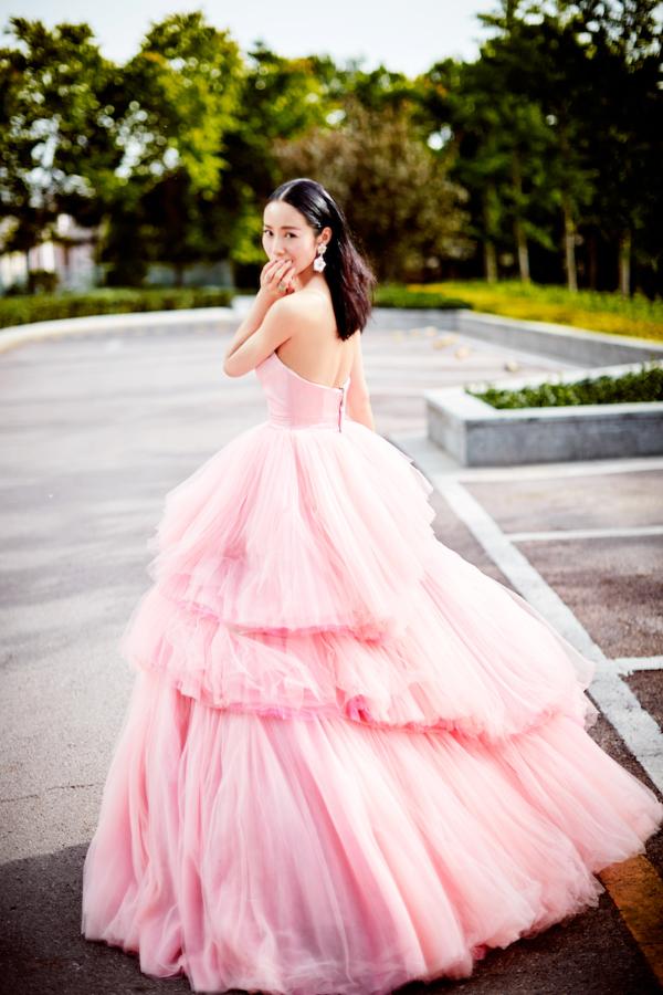 江一燕出席大影节闭幕式：希望用作品传递正能量