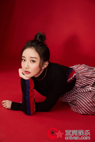 《莽荒纪》红白黑之魅惑水易，陈梦瑶曝光最新写真