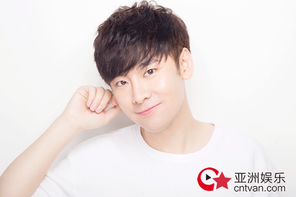 《莽荒纪》李政宇阳光写真曝光 清爽帅气诠释暖男魅力