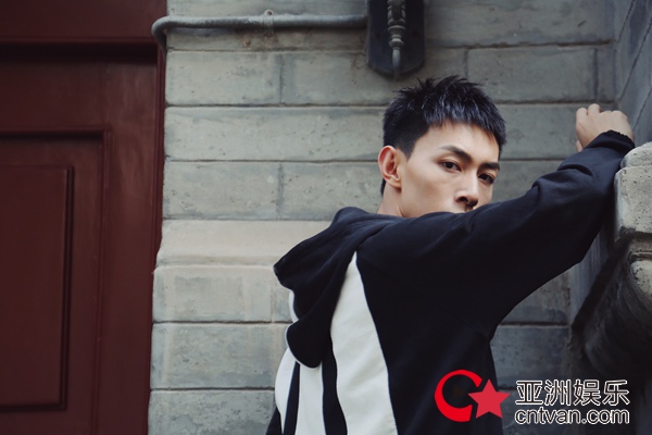 反差萌笑喷网友   肖大千的高冷人设彻底崩了