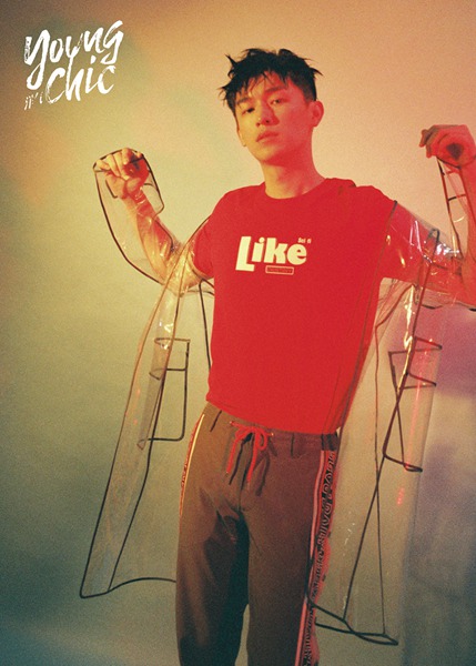 杨旭文最新写真曝光 长腿吸睛化身魔幻少年