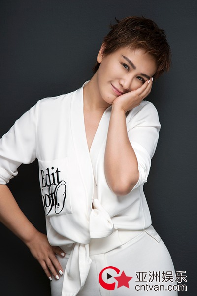 王茜生日写真曝光 朋友圈晒“最好的生日礼物”竟是它