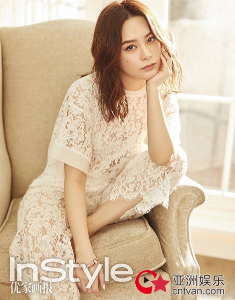 钟欣潼杂志封面曝光 春夏应“简色”当道
