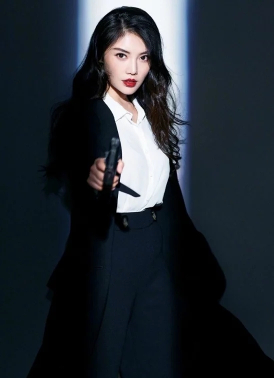 徐冬冬在微博晒出一组女特工美照