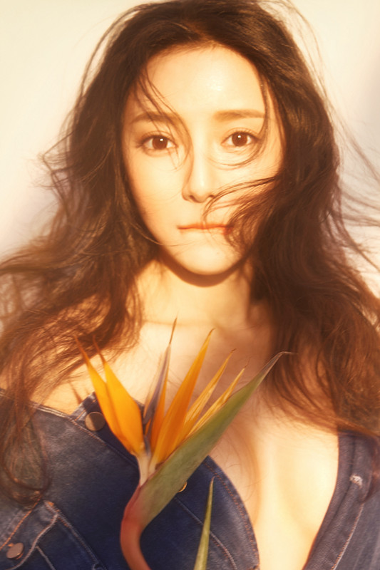 王馨瑶自然风写真小麦肤色诠释不一样的性感