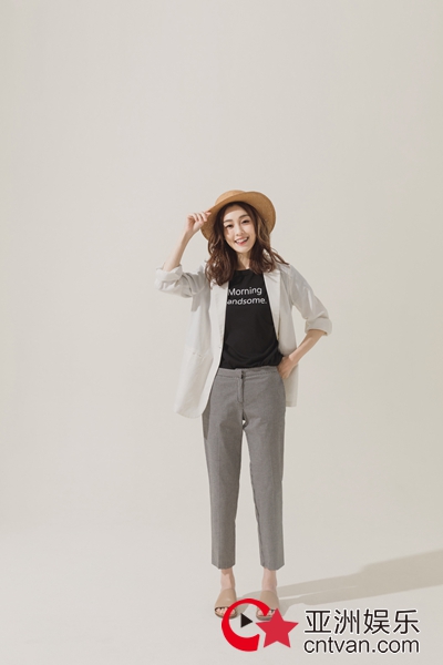 范玮琪写真大片曝光 知性优雅诠释不一样的浪漫