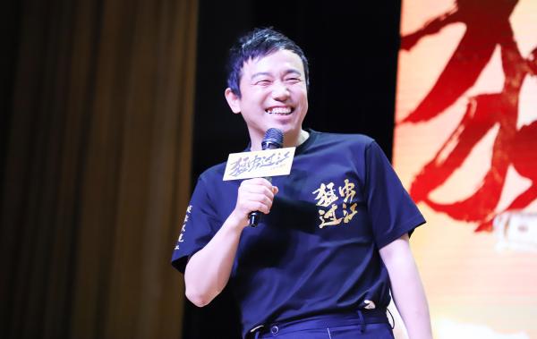 《猛虫过江》全国路演笑出江苏小沈阳潘斌龙妖娆尬舞