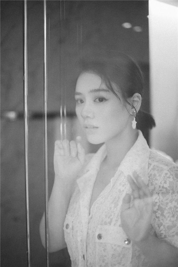 马思纯最新写真曝光清新甜美文艺感十足