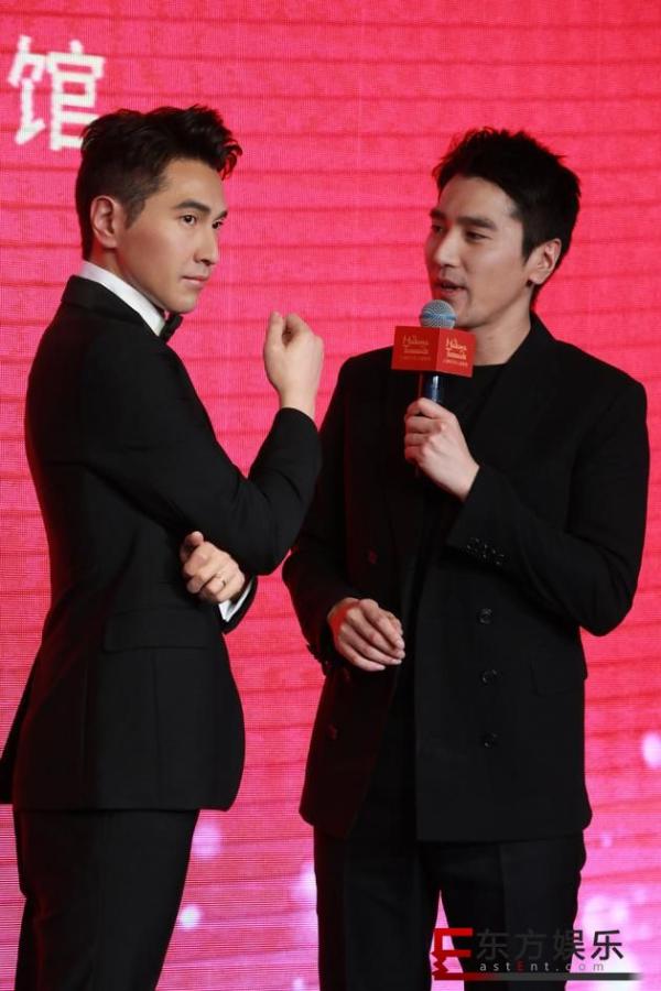 赵又廷蜡像揭幕 粉丝称真假难辨