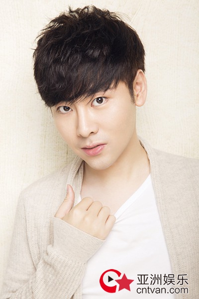 《莽荒纪》李政宇阳光写真曝光 清爽帅气诠释暖男魅力