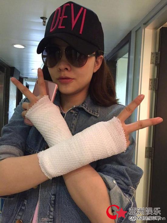 熊黛林患妈妈手 新手妈妈抱娃累的？