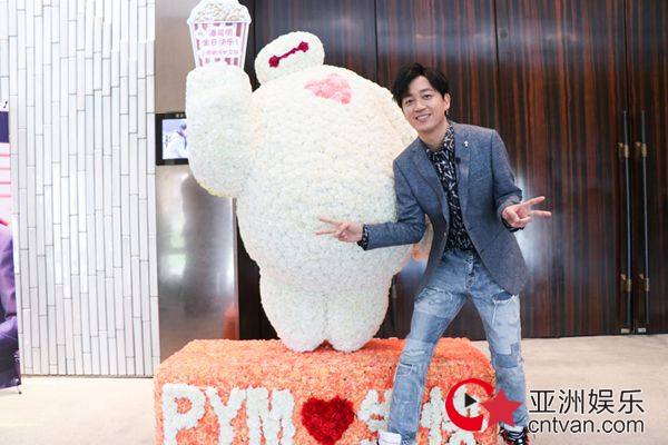 潘粤明泪洒生日会 《白夜》重聚众星祝福亮点多