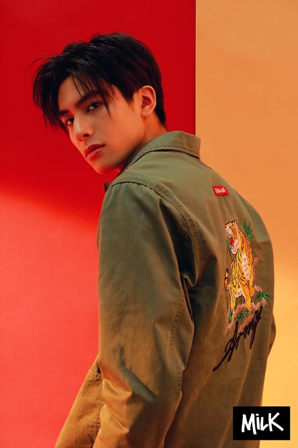 宋威龙杂志大片曝光率性自然演绎不羁青春