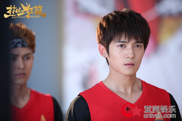 佟梦实《热血狂篮》化身天才球手 球技惊人成“团宠”