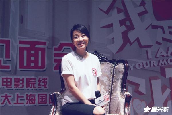 《我是你妈》母亲节温情上映 郑州路演闫妮邹元清狂秀“母女恩爱”
