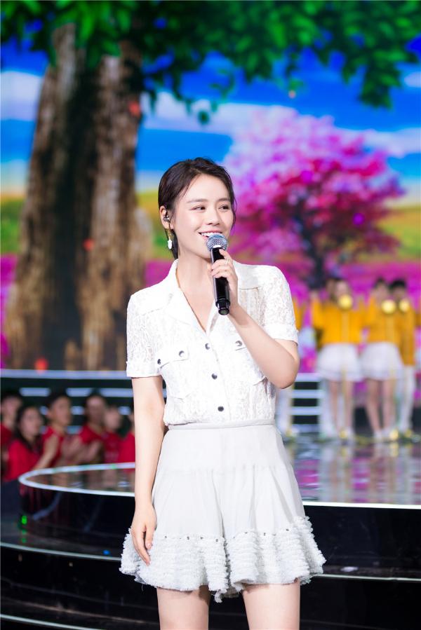 马思纯将亮相五四晚会作为青年演员代表献唱《曾经的你》