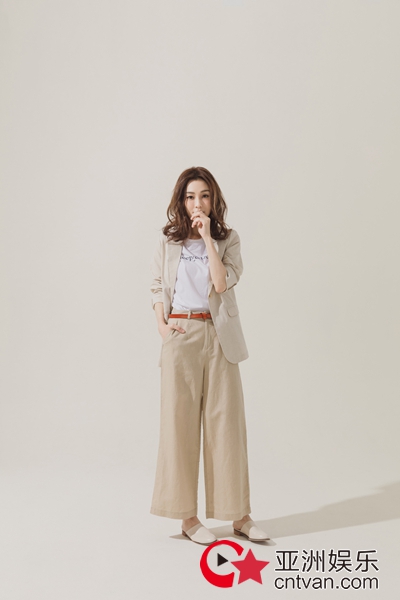 范玮琪写真大片曝光 知性优雅诠释不一样的浪漫