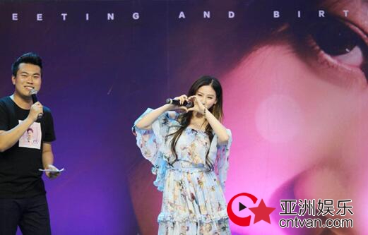 郭恩嘉生日会献唱柔版“带你去旅行”，感动粉丝引发百人大合唱