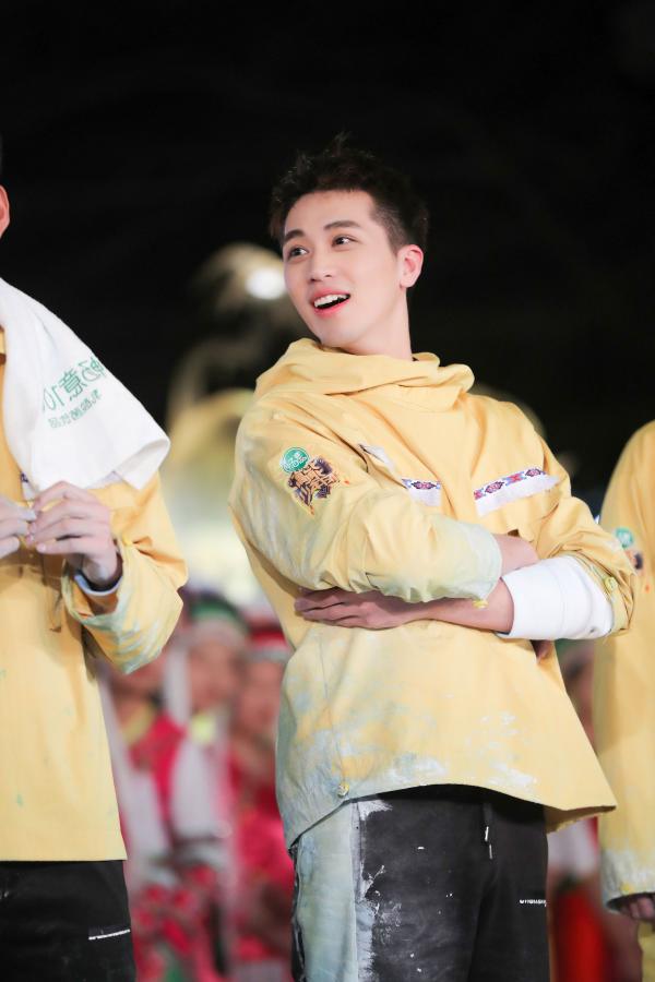 许魏洲《高能少年团》变“番茄炒蛋”被本命年支配红袜抢眼