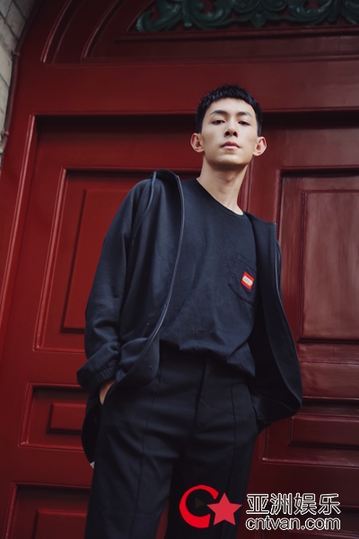 反差萌笑喷网友   肖大千的高冷人设彻底崩了