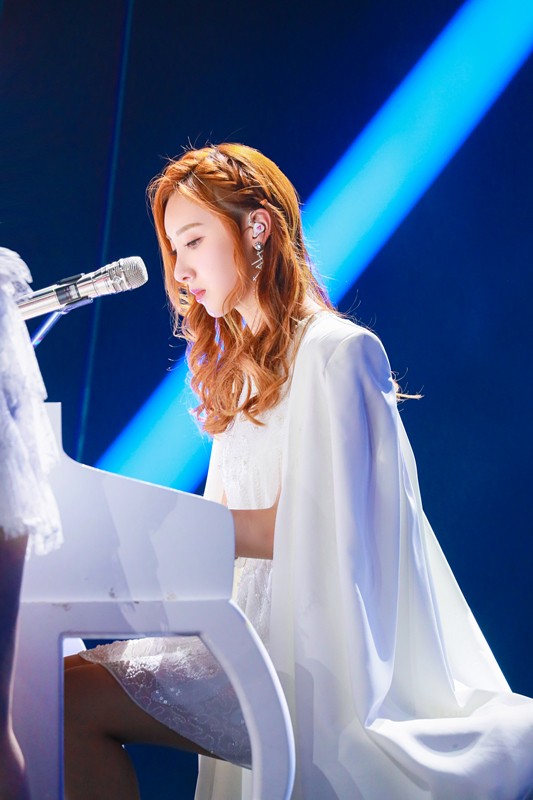 《创造101》许靖韵逆风翻盘 实力弹唱荣获点赞王落泪公演舞台