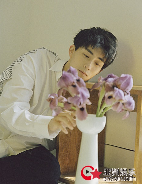 盐系王钰威演绎花与少年 文艺少年清新一夏