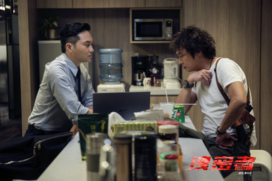 《泄密者》主创晒照情怀秒现邱礼涛导演坦诚港片初心