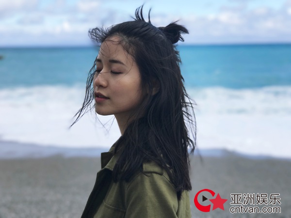 演完《泡沫之夏》搭档黄轩拍广告，网友预言袁子芸会成下一个郭碧婷！