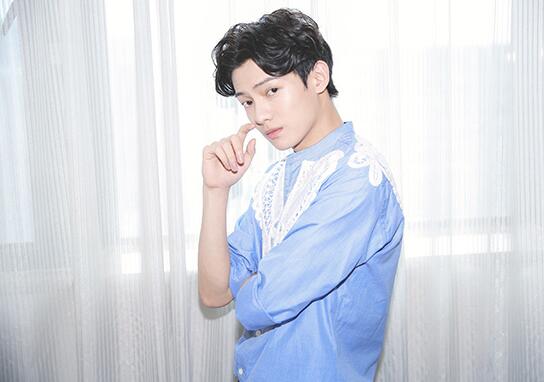 《泡沫之夏》西蒙扮演者李逸男 展诙谐鬼马本性