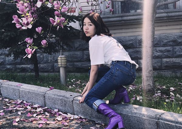 王思潺晒照片 拍照方式调皮搞怪