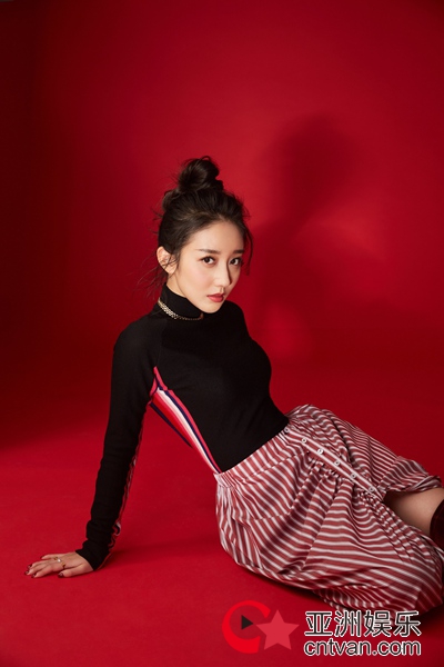 《莽荒纪》红白黑之魅惑水易，陈梦瑶曝光最新写真