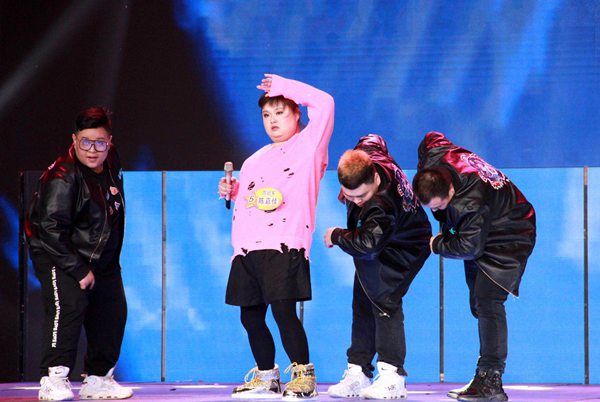 陈嘉佳《星光大道》与李明启热情相拥 用心演绎被赞拥有表演天赋