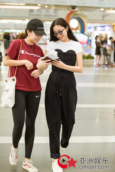 张天清新造型少女感十足  一路欢声笑语可爱爆表 - 风声 - 亚洲娱乐网-传递时尚娱乐生活新资讯