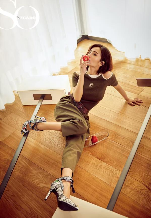 美到犯规！蔡依林短发御姐造型登封面香肩小露示范高级性感撩人