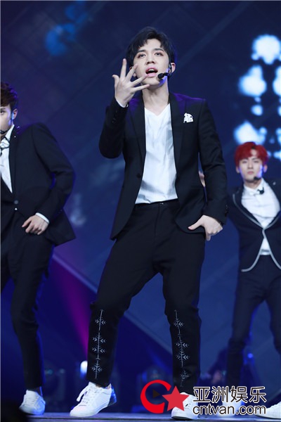 X-TIME成团一年半首次公演 收入将全部捐赠公益组织