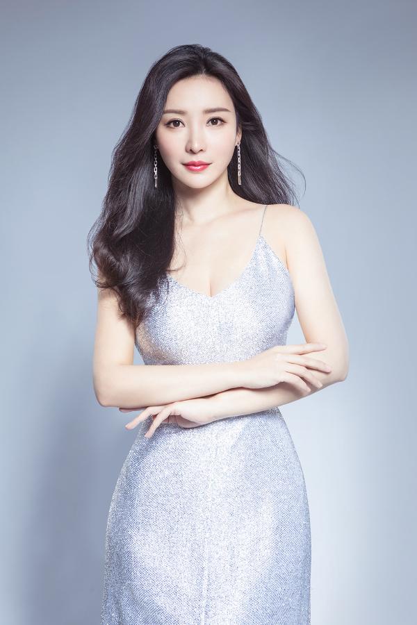 柳岩：第一次来北京抱着“拼了”的心态“离开”北上广而不“逃离”