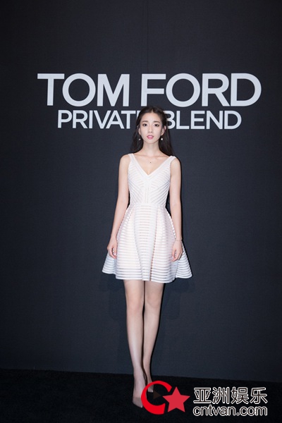 新晋演员马梦唯优雅现身TOM FORD品牌展，演技不俗未来可期