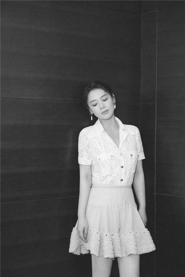 马思纯最新写真曝光清新甜美文艺感十足