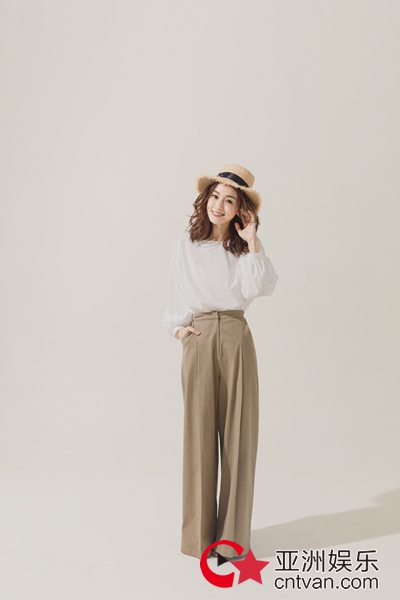 范玮琪写真大片曝光 知性优雅诠释不一样的浪漫