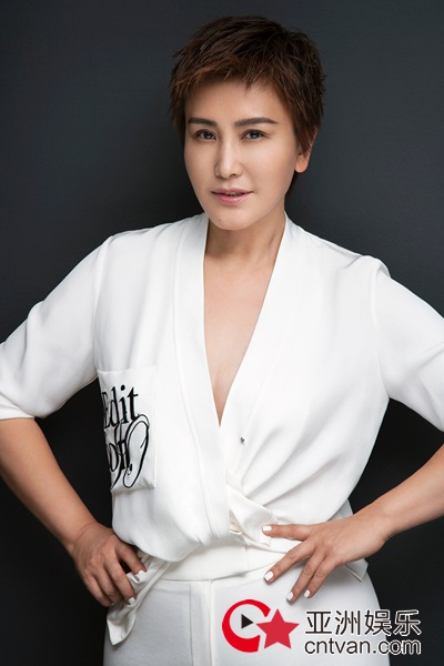 王茜生日写真曝光 朋友圈晒“最好的生日礼物”竟是它