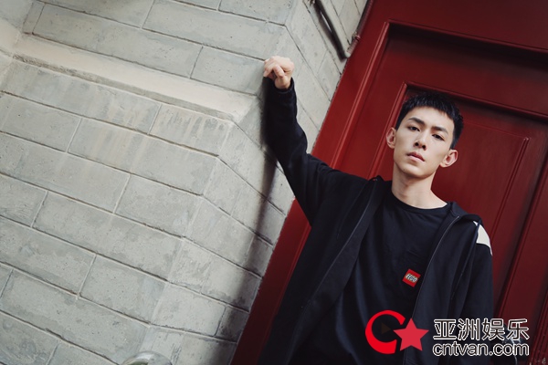 反差萌笑喷网友   肖大千的高冷人设彻底崩了